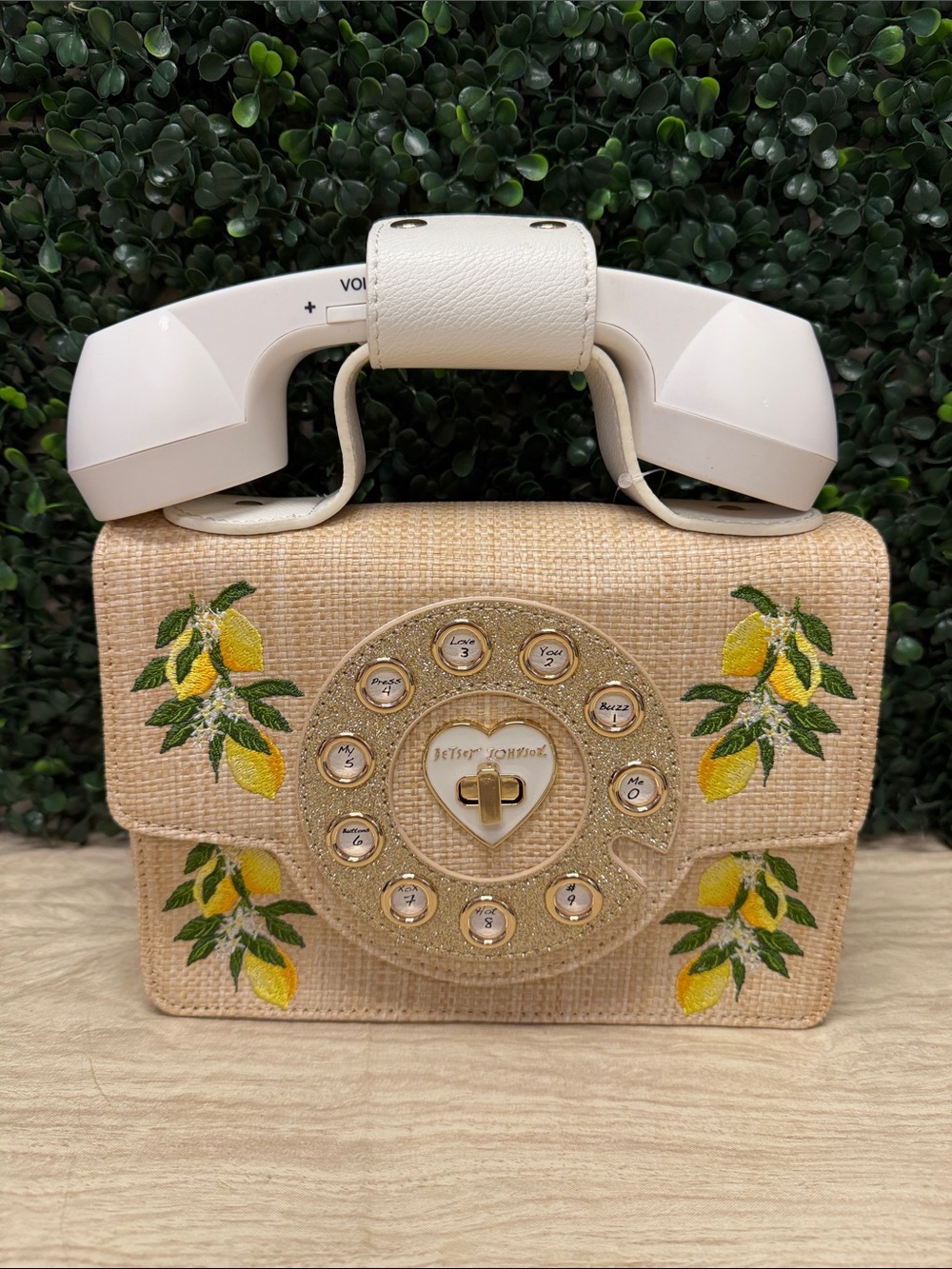 BETSY JOHNSON PUCKER UP PHONE BAG NATURAL - Picture 3 of 9
